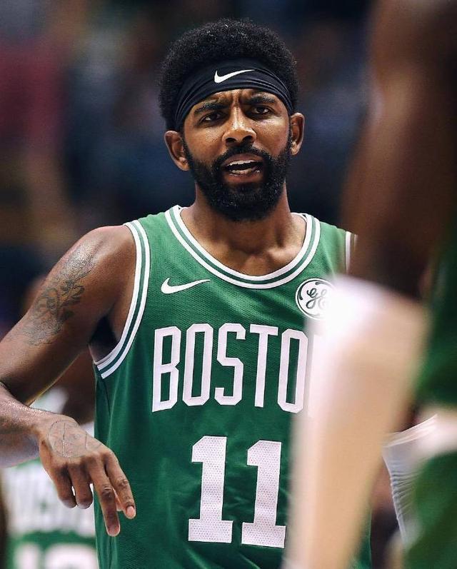 在俱乐部提 在俱乐部提