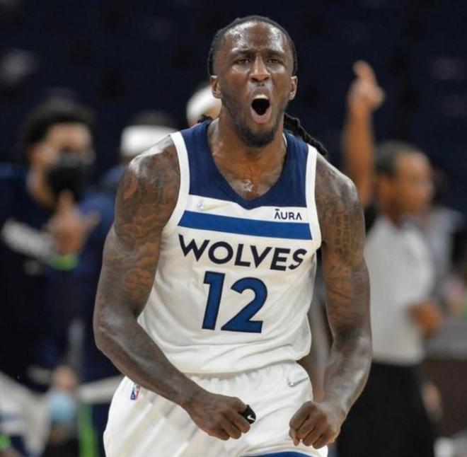 足球——意甲：AC米兰胜科莫